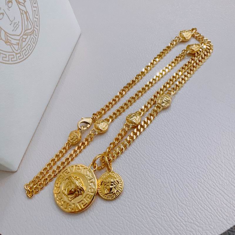 Versace necklace lyx228